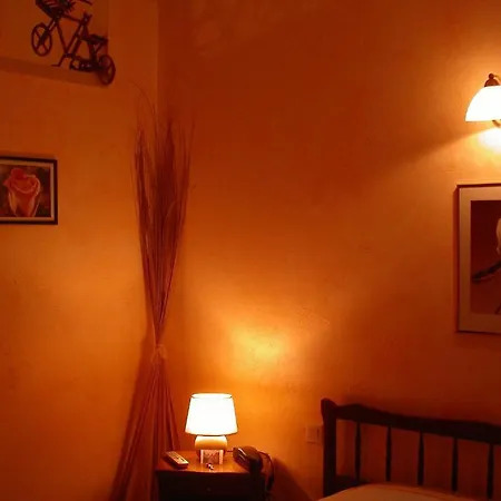 Hotel Le Dauphin Moulins-la-Marche Room photo